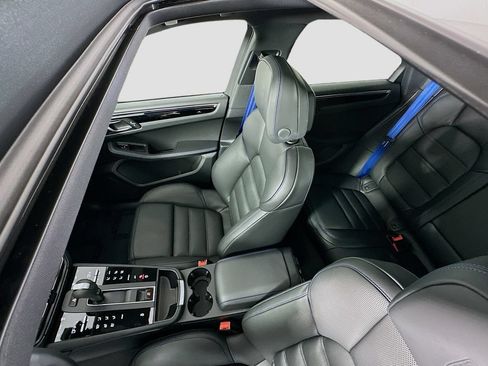 Certified 2026 Porsche Macan AWD/4WD image 11