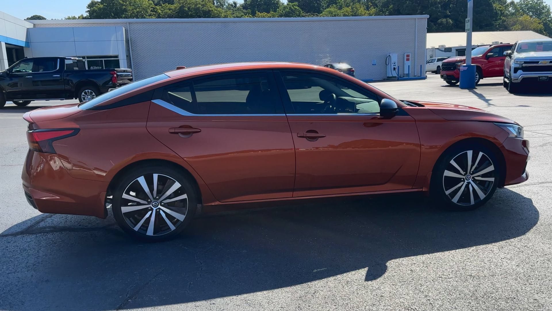 Used 2020 Nissan Altima 2.5 SR FWD image 9