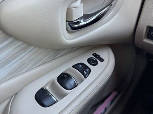 Used 2017 Nissan Murano Platinum w/ Platinum Technology Package image 16