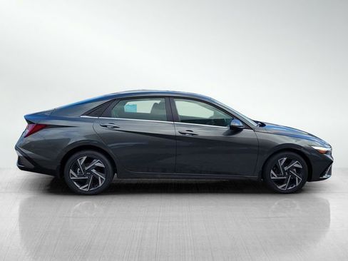 New 2025 Hyundai Elantra Limited FWD image 4