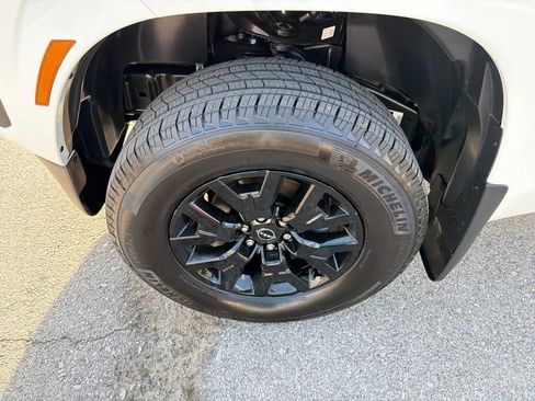 Used 2026 Nissan Frontier SV w/ SV Convenience Package AWD/4WD image 9