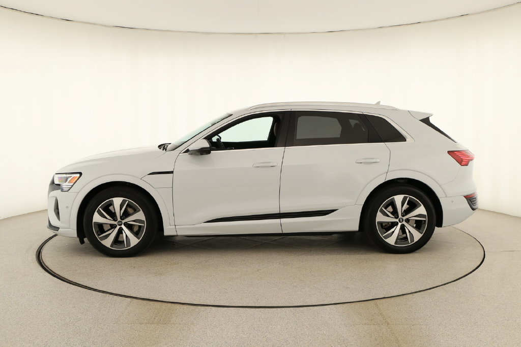 Used 2024 Audi Q8 e-tron Premium Plus AWD/4WD image 2