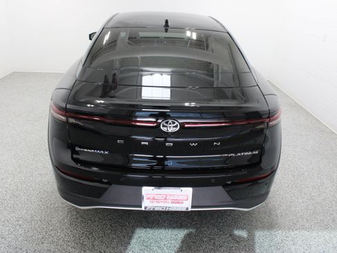 Used 2024 Toyota Crown Platinum AWD/4WD image 8