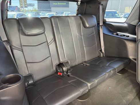 Used 2018 Cadillac Escalade Platinum AWD/4WD image 19
