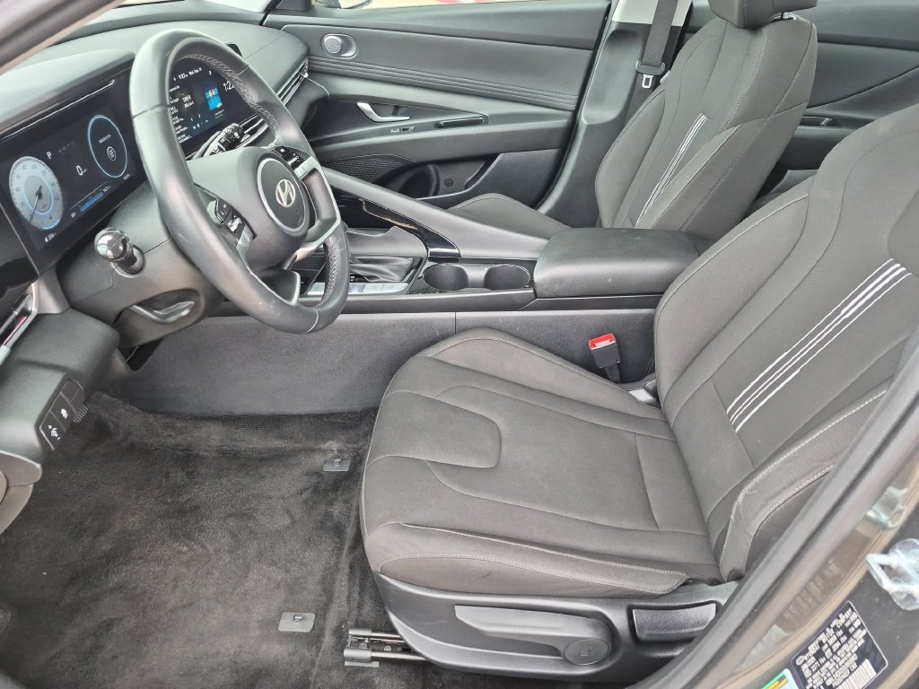 Used 2025 Hyundai Elantra SEL FWD image 25