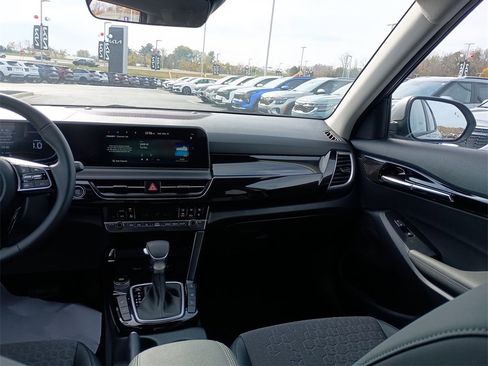 New 2026 Kia Seltos S image 11