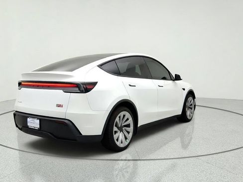 Used 2026 Tesla Model Y AWD image 5
