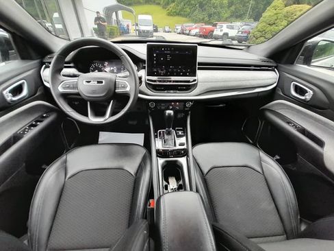 Used 2024 Jeep Compass Latitude AWD/4WD image 36