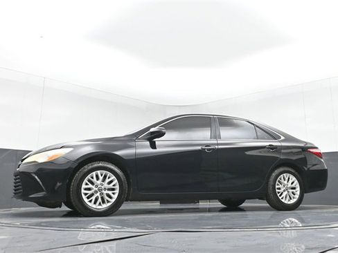 Used 2016 Toyota Camry LE image 40