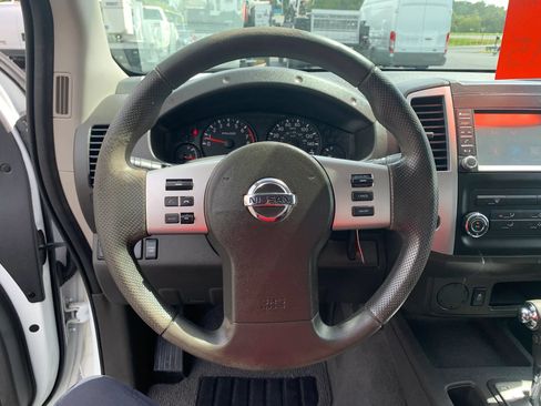 Used 2019 Nissan Frontier SV RWD image 10
