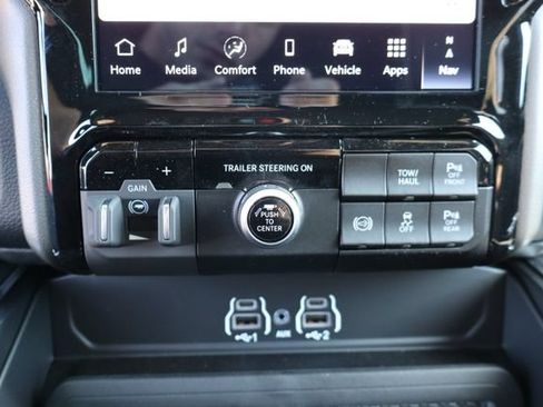 New 2026 RAM 2500 Laramie w/ Night Edition AWD/4WD image 32