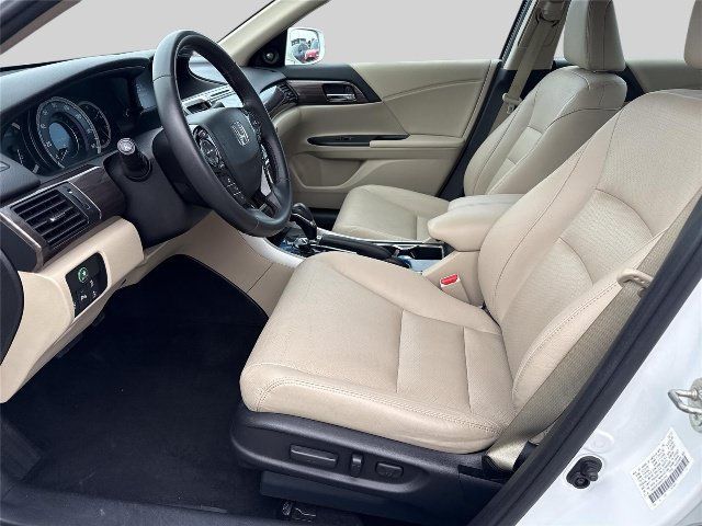 Used 2017 Honda Accord Touring image 9