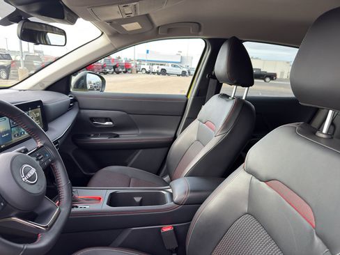 Used 2025 Nissan Kicks SR image 26