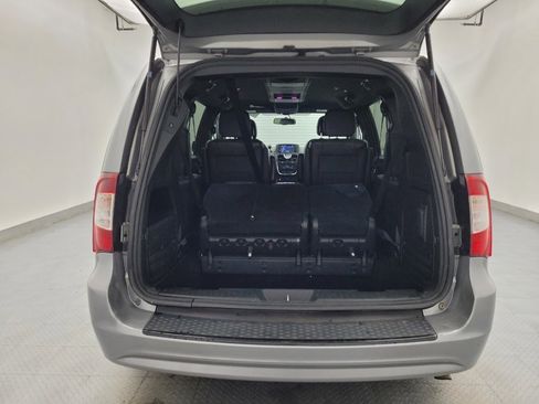 Used 2014 Chrysler Town & Country S FWD image 29
