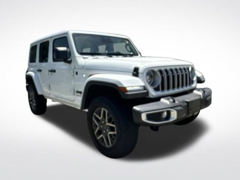 Used 2025 Jeep Wrangler Unlimited Sahara AWD/4WD image 6