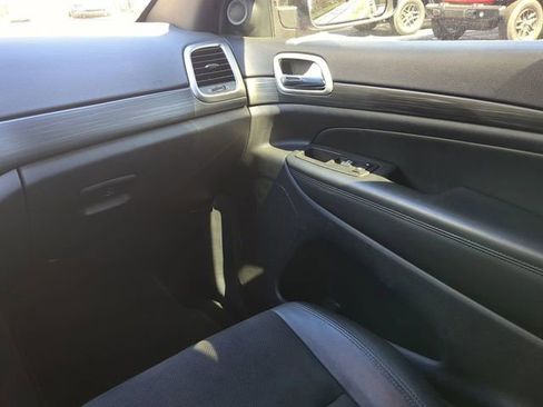 Used 2022 Jeep Grand Cherokee Laredo X image 19