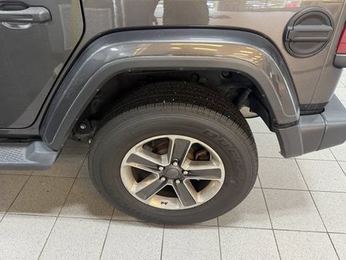 Used 2018 Jeep Wrangler Unlimited Sahara w/ Dual Top Group AWD/4WD image 11