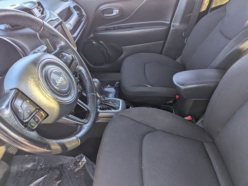 Used 2020 Jeep Renegade Altitude w/ UConnect 8.4 Nav Group image 19