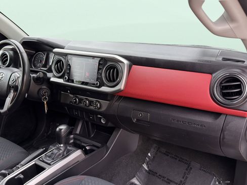 Used 2022 Toyota Tacoma SR5 RWD image 38