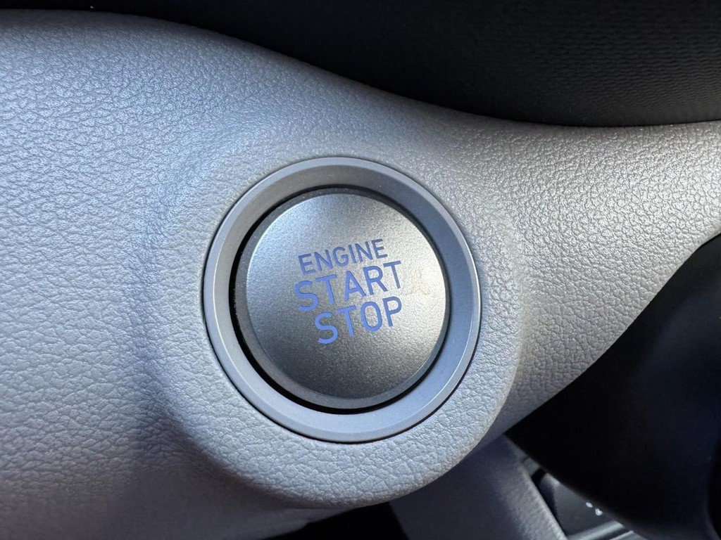 Certified 2025 Hyundai Venue SEL FWD image 22
