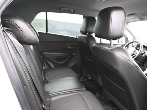 Certified 2022 Chevrolet Trax LT w/ LT Convenience Package image 14