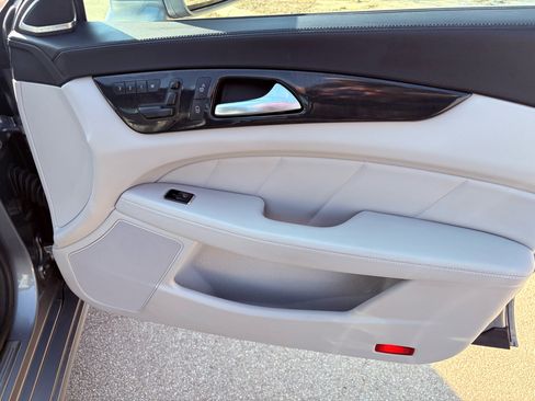 Used 2012 Mercedes-Benz CLS 550 CLS550 image 32