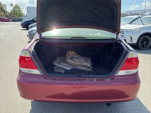Used 2005 Toyota Camry XLE FWD image 17