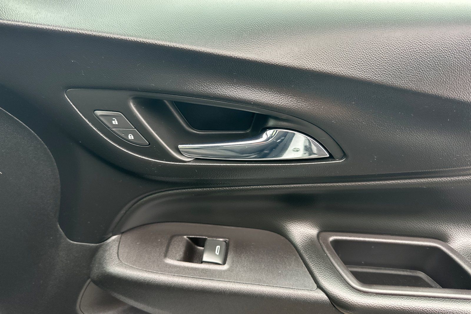 Used 2018 Chevrolet Equinox LT FWD image 20