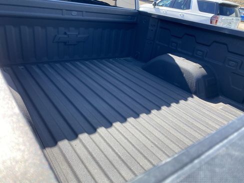 Used 2025 Chevrolet Silverado 1500 Custom Trail Boss w/ LPO, Dark Essentials Package AWD/4WD image 4