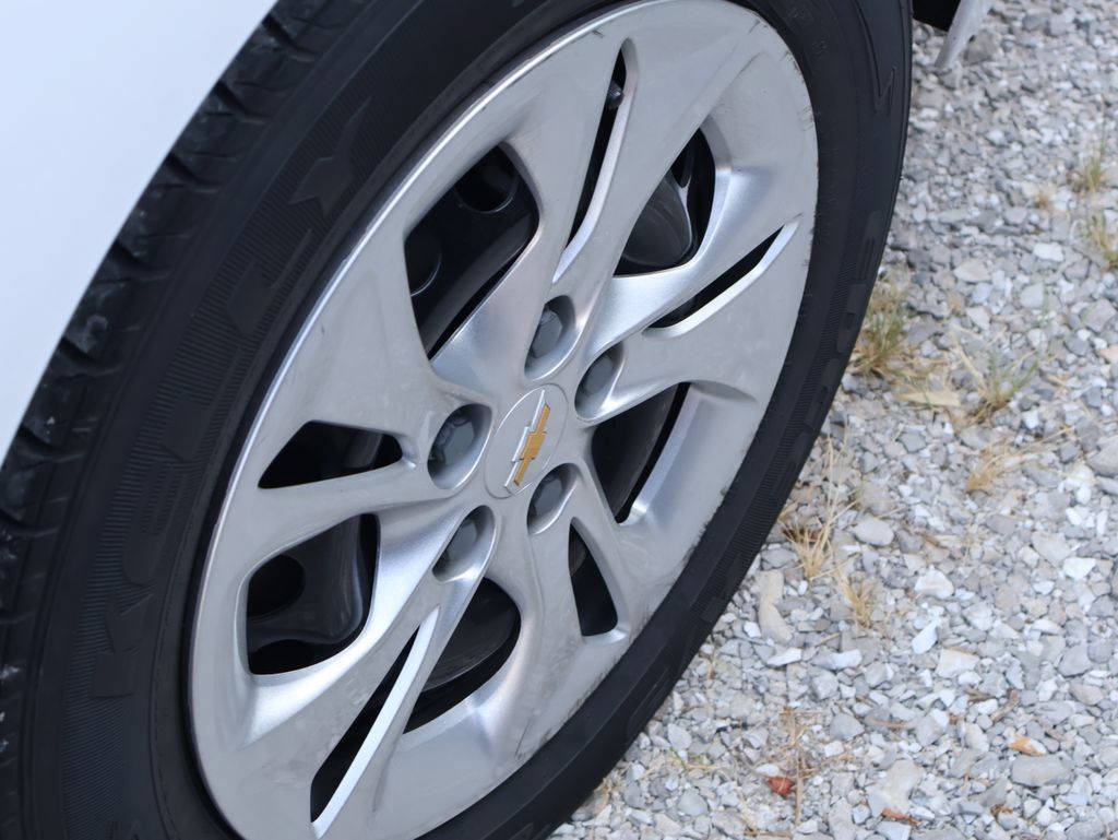 Used 2019 Chevrolet Cruze Sedan FWD image 25