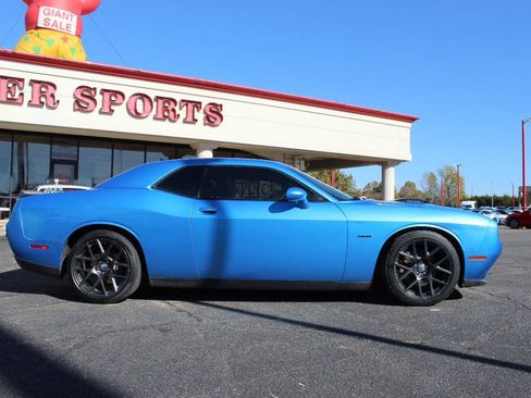 Used 2016 Dodge Challenger R/T RWD image 3