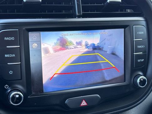 Used 2025 Kia Soul LX w/ LX Technology Package FWD image 19