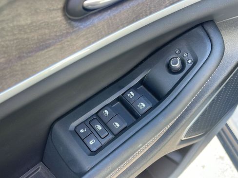 Used 2026 Jeep Grand Cherokee Limited w/ Limited Altitude Package RWD image 17