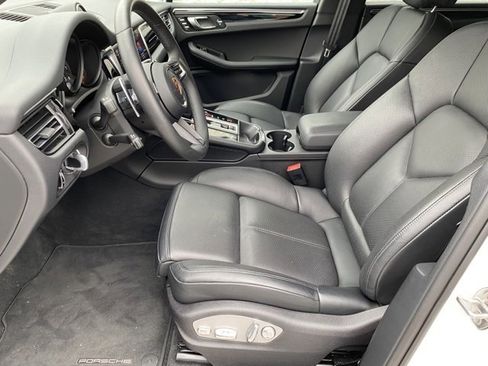 Certified 2024 Porsche Macan image 13