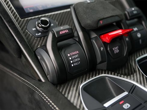 Used 2024 Lamborghini Urus Performante image 21