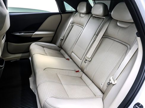 Used 2022 Lucid Air Dream Edition image 8