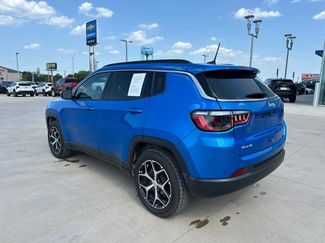 Used 2024 Jeep Compass Latitude AWD/4WD video 3