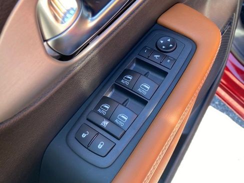 New 2026 Chrysler Pacifica Pinnacle image 13