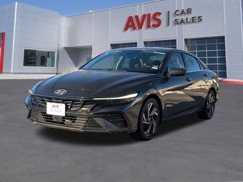 Used 2025 Hyundai Elantra SEL image 1