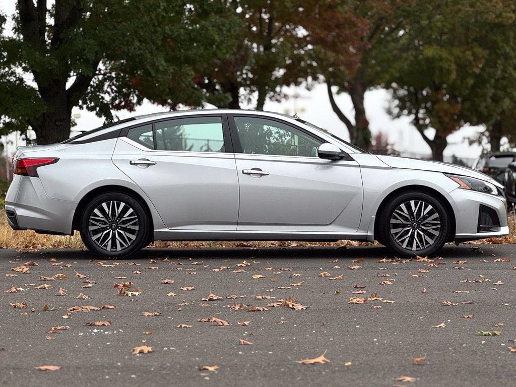 Used 2024 Nissan Altima 2.5 SV w/ SV Premium Package FWD image 8