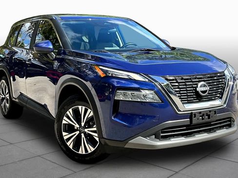 Used 2023 Nissan Rogue SV image 3