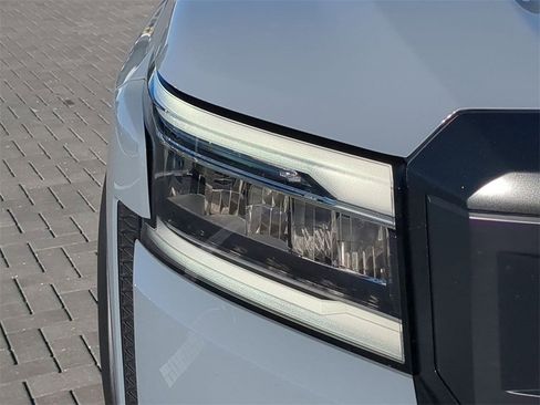 Used 2025 Nissan Frontier PRO-4X w/ Pro Premium Package image 11