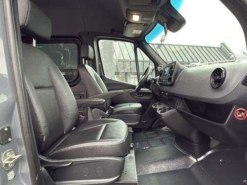Used 2020 Mercedes-Benz Sprinter 1500 image 17
