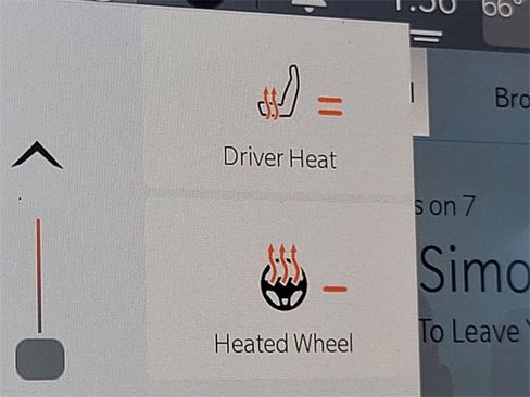 Used 2023 Chrysler Voyager LX image 29