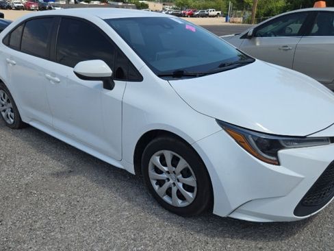 Used 2021 Toyota Corolla LE FWD image 4