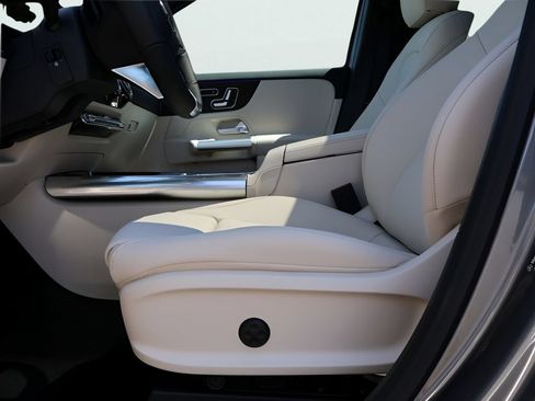 New 2026 Mercedes-Benz GLA 250 4MATIC image 36