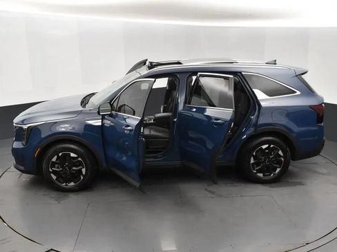 Used 2024 Kia Sorento S w/ Panoramic Sunroof Package FWD image 7