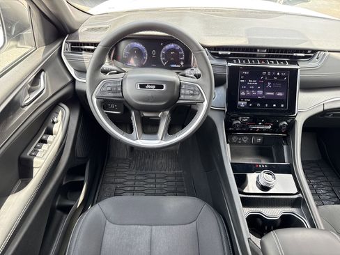 Used 2024 Jeep Grand Cherokee Laredo X w/ Luxury Tech Group I AWD/4WD image 12