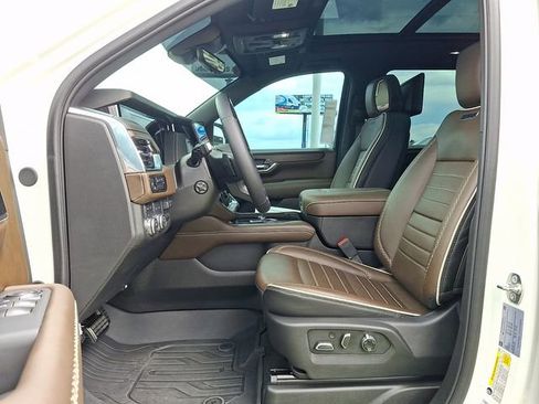 Used 2025 GMC Yukon XL Denali Ultimate w/ LPO, Illumination Package AWD/4WD image 12