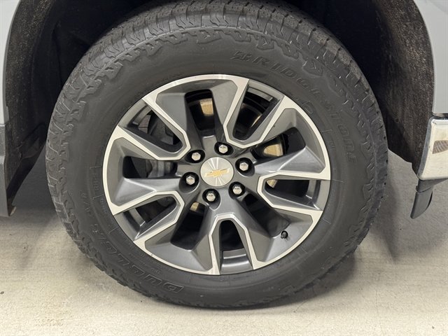 Used 2024 Chevrolet Silverado 1500 LT AWD/4WD image 10